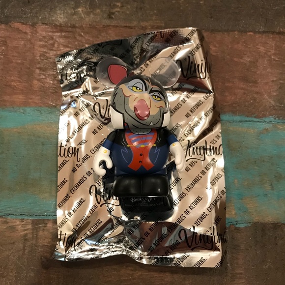 NIB Ratigan Vinylmation Figure - Picture 2 of 7